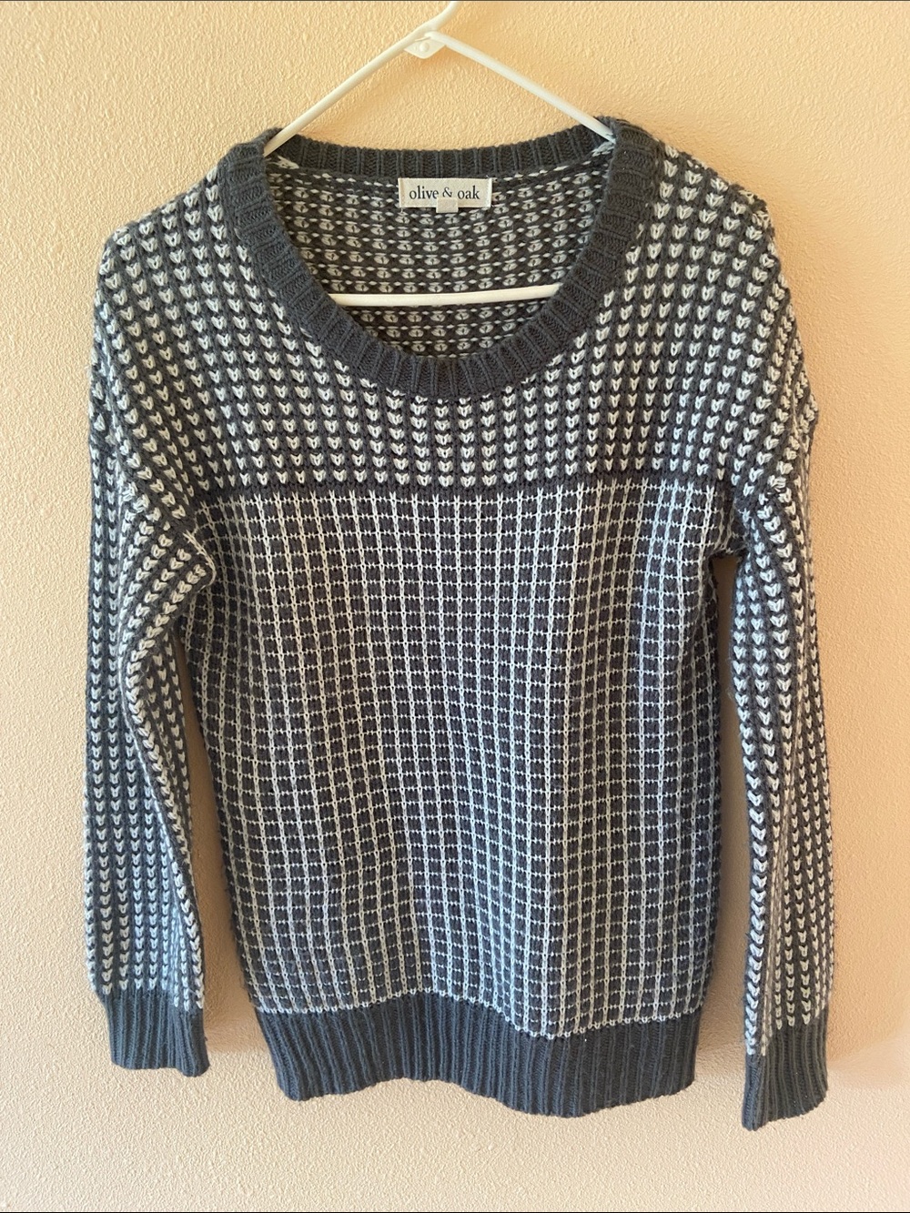 Women’s Olive & Oak Knit Grey and White Sweater, Size Small